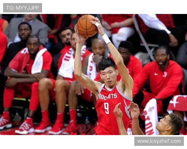 周琦内线强攻首开记录展现实力随即再度发力制造杀伤